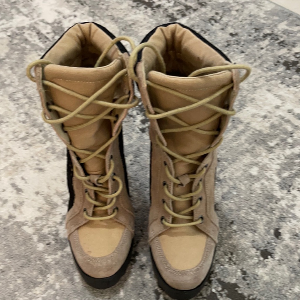 Super Nice Boots Size 7.5 In Perfect Conditions